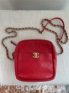 CHANEL Red Quilted Leather Crossbody Bag with Gold Chain